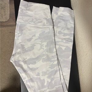 Lululemon Wunder under white camo Leggings